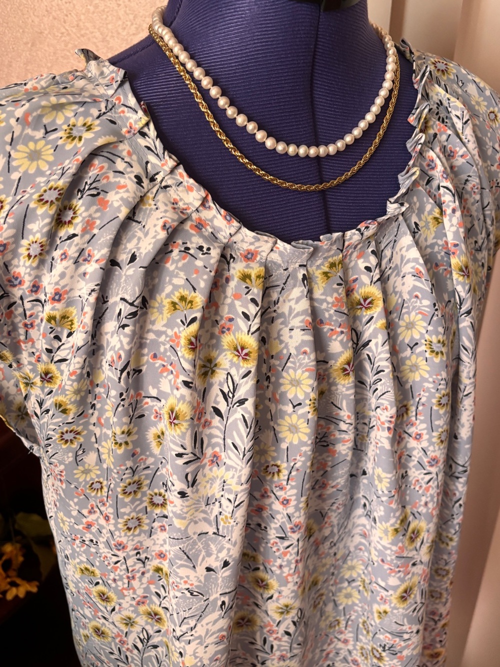 LC Lauren Conrad Blouse Women’s Large Floral Pleated Top